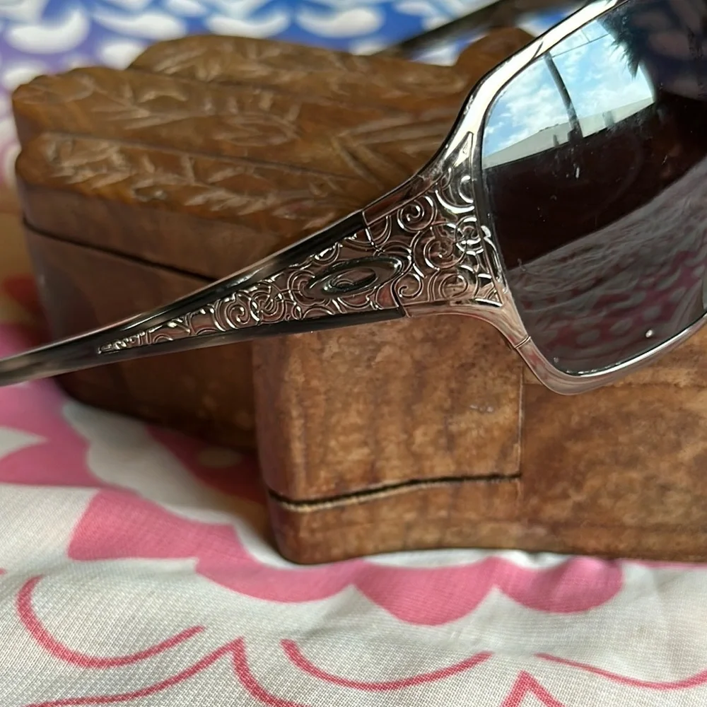 Retro Oakley Sunglasses [floral inlay pattern] - Picture 8 of 10